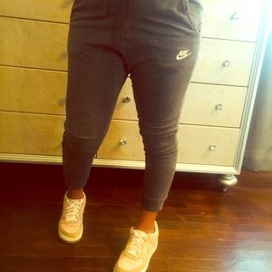 nike joggers,